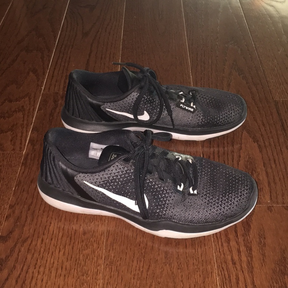 Nike Flex Supreme Training Sneaker